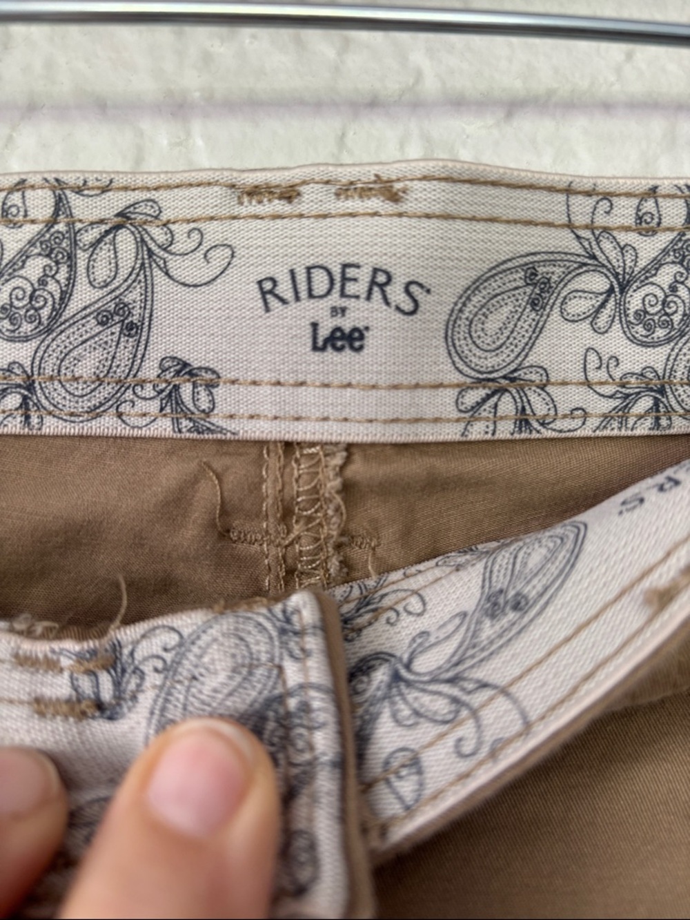 Riders by Lee Women’s Cotton Spandex Tan Flat Front Shorts 14 - Picture 4 of 7